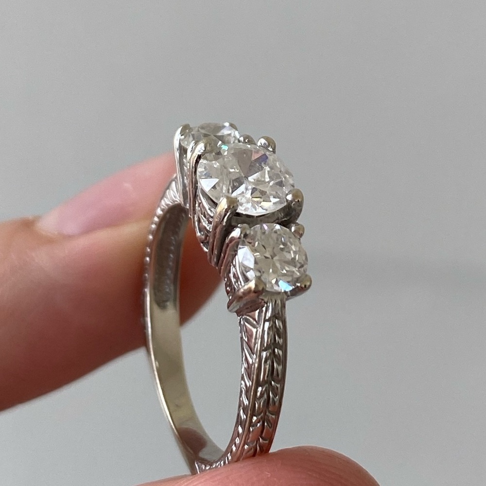 VINTAGE STYLE ENGAGEMENT DIAMOND RING - Picture 3 of 8